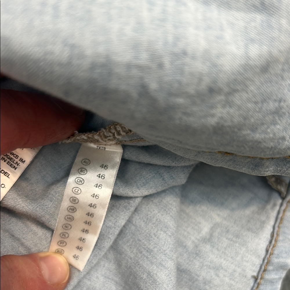 Yessica Studded Light Blue Denim Shirt | Size 18 (AU 46) | Button-Down - Picture 3 of 13